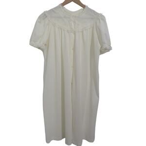 American Maid Women Cream Vintage Short Sleeve Nylon Embroidered Nightgown